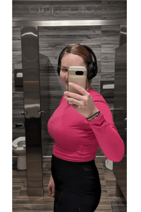 "Decidí gastar un dineral y comprarme este TOP TIMEFIT . Tenía miedo de que no mereciera la pena, pero la primera vez que me lo puse me sentí como una mujer nueva. La banda inferior y los tirantes son taaaan ajustables que no se mueven."